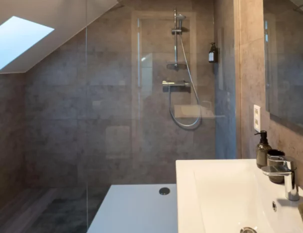 la-vieille-tour-hotton-chambre-olive-2