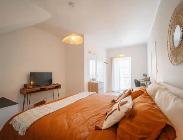 la-vieille-tour-hotton-chambre-terre-de-sienne-10