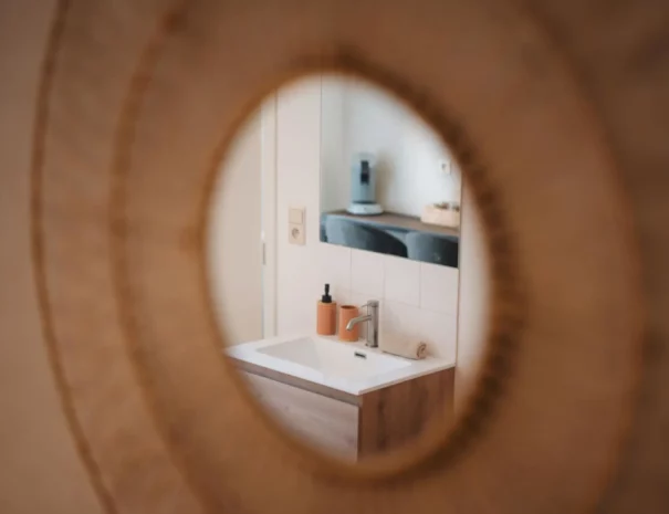 la-vieille-tour-hotton-chambre-terre-de-sienne-8