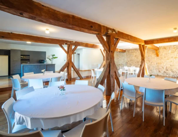 la-vieille-tour-hotton-salle-etage-1